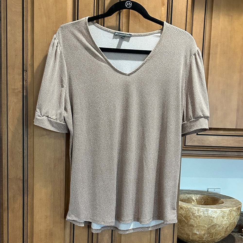 Vince Camuto Taupe Short Sleeve V-Neck Top